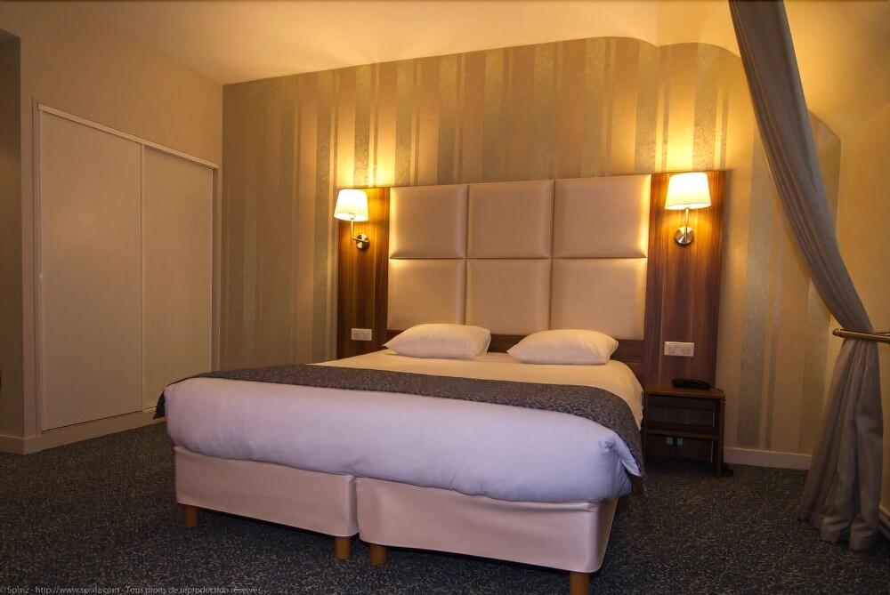 Logis Hotel Du Chateau Combourg Luaran gambar