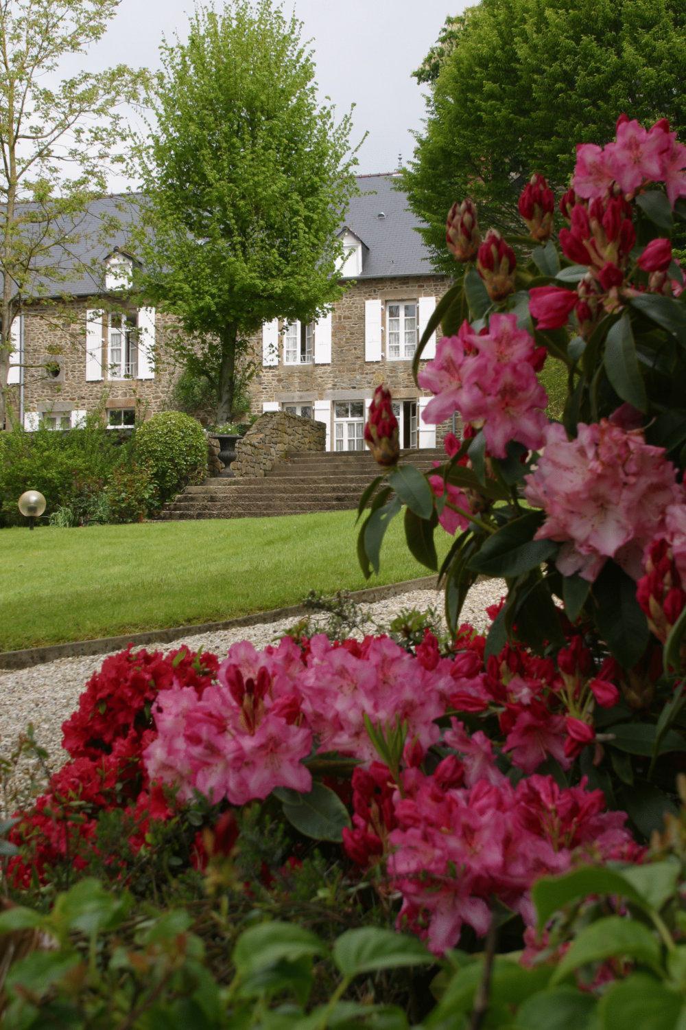 Logis Hotel Du Chateau Combourg Restoran gambar