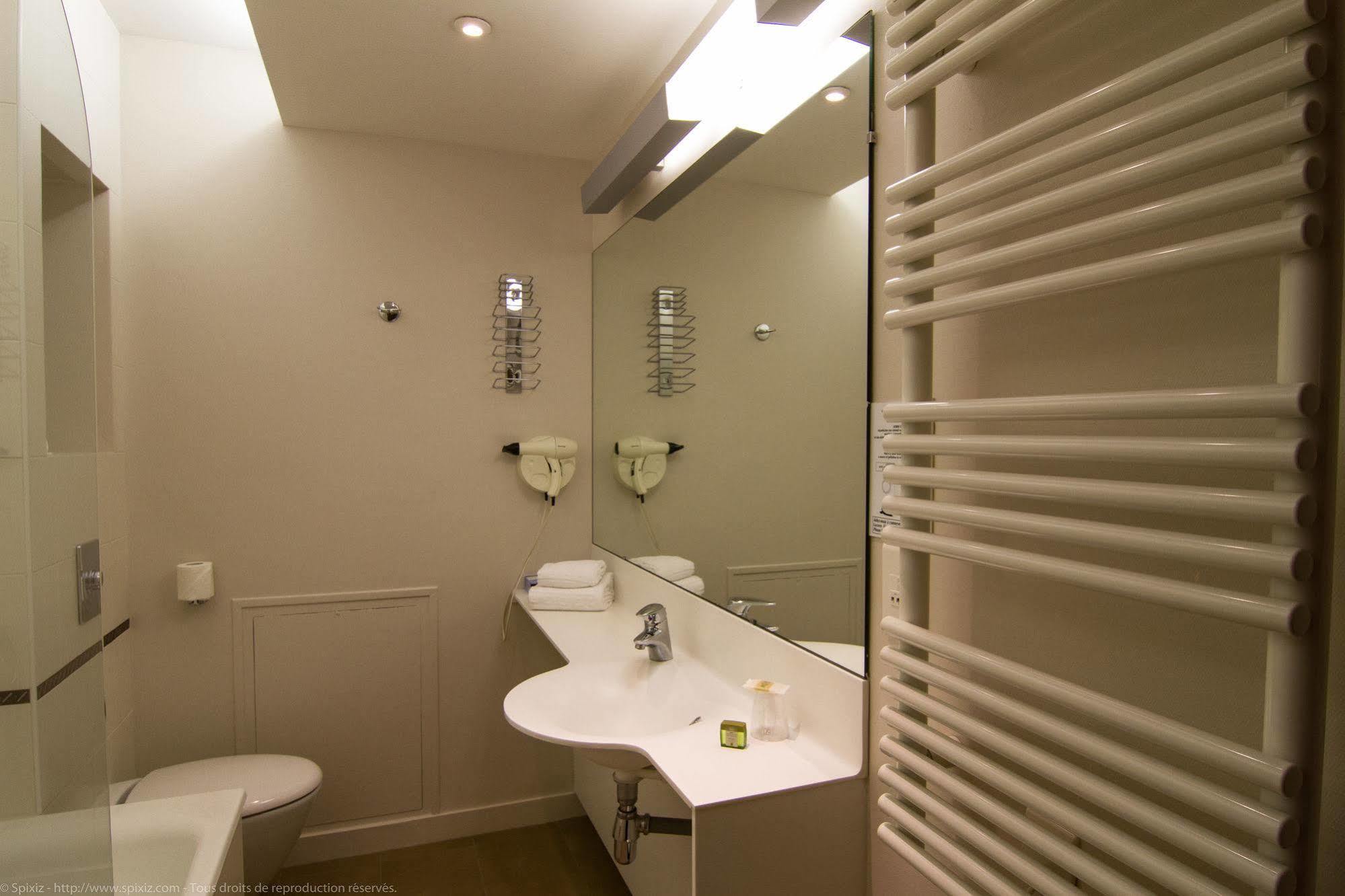 Logis Hotel Du Chateau Combourg Luaran gambar